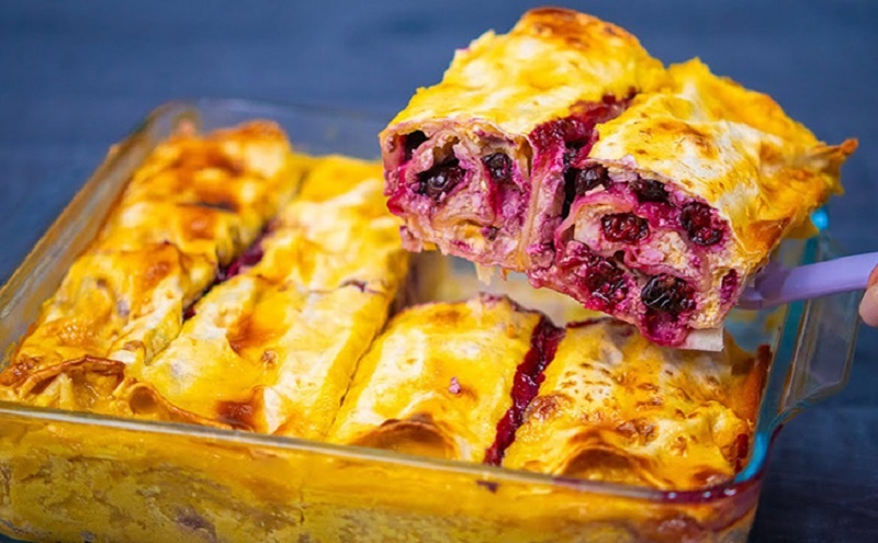 Творожный пирог с ягодами на лаваше: быстрый десерт без хлопот и сложного теста