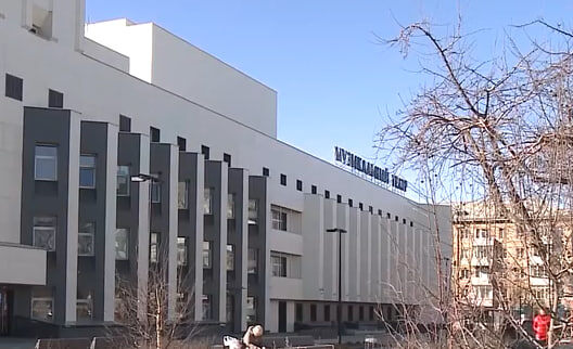     28 сотрудников красноярского театра оказались в московской больнице