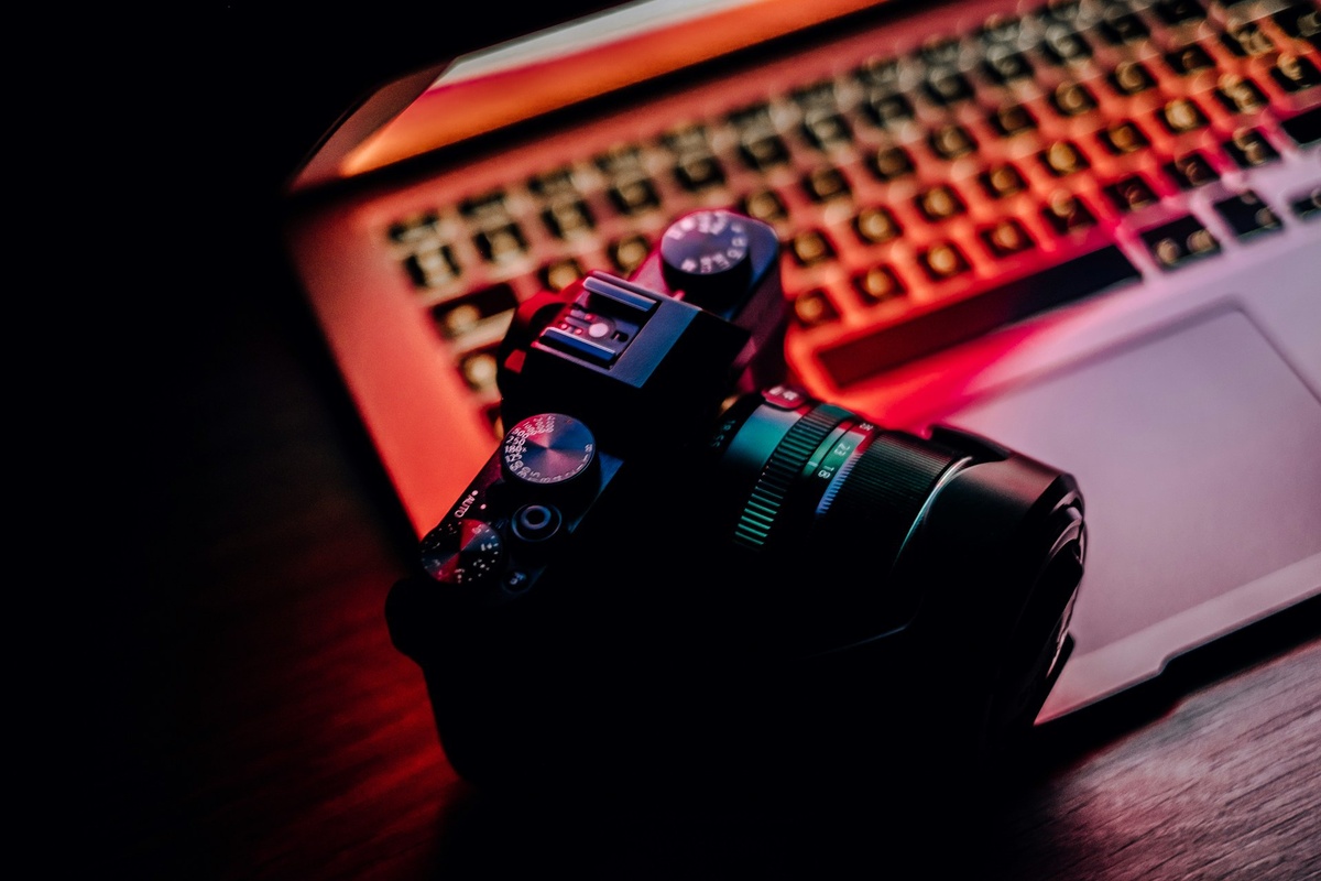    Понимание жанра съёмки помогает сразу сузить круг подходящих камер / Фото: unsplash.com