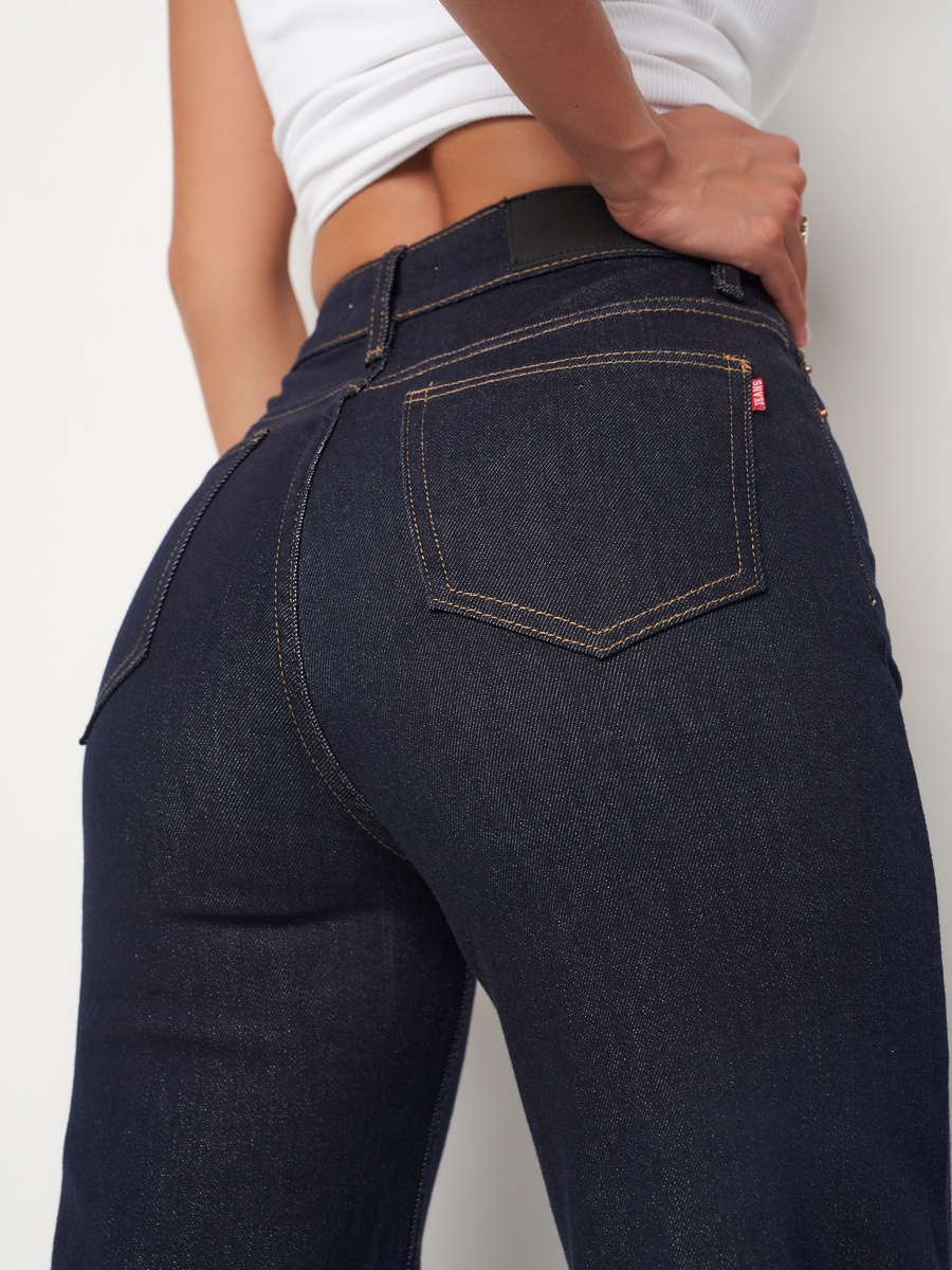 Легкие неплотные джинсы клеш от бедра по ссылке https://wildberries.ru/catalog/0/search.aspx?search=WW363008