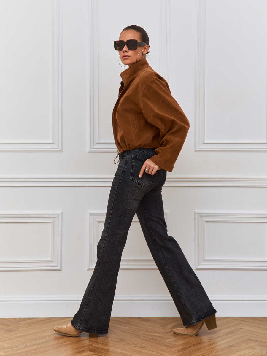 Вернувшийся тренд - клеш от колена https://wildberries.ru/catalog/0/search.aspx?search=WW357596