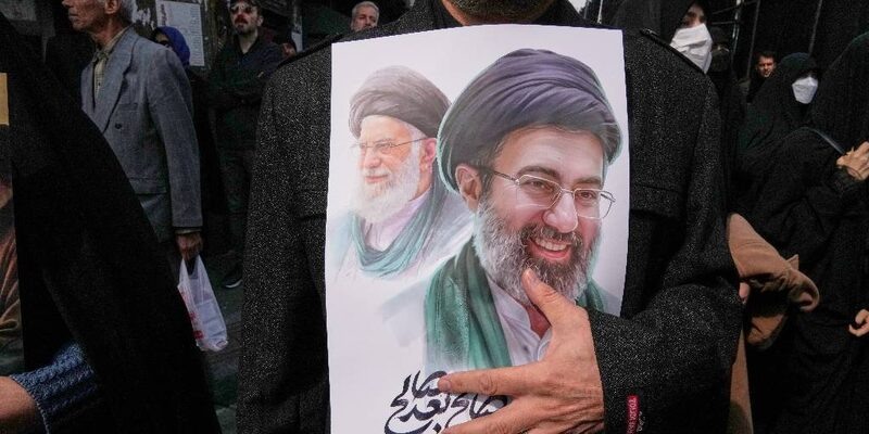 М.Хаменеи на плакате.  фото: яндекс.