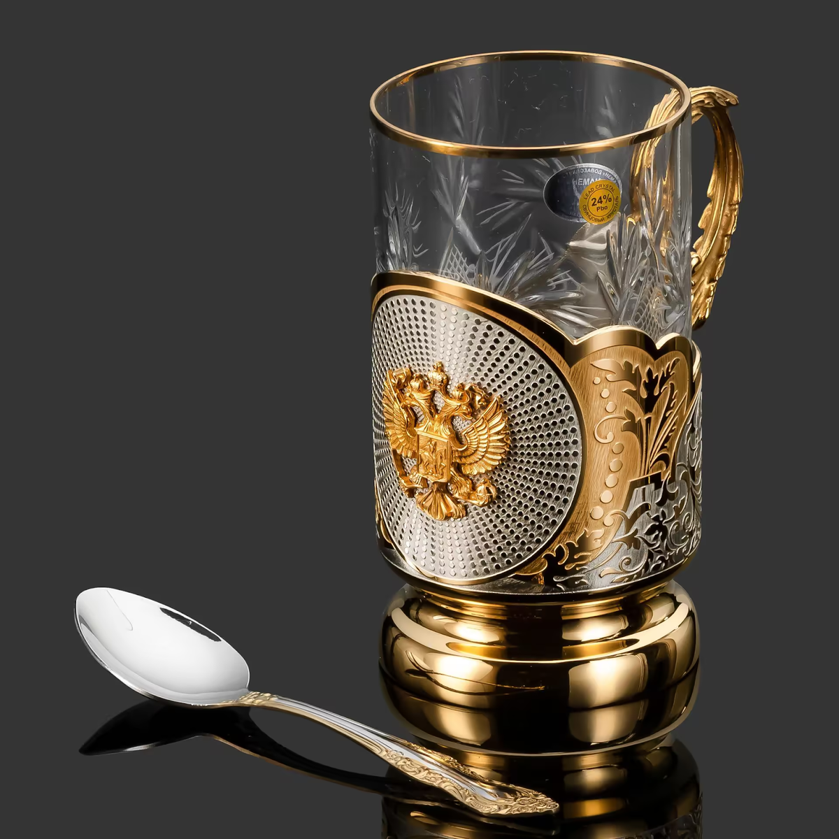 Подстаканник "Герб Российской Федерации" с ложкой и стаканом в подарочной коробке, латунь, стекло, золочение, Российская Федерация, 2025 г.