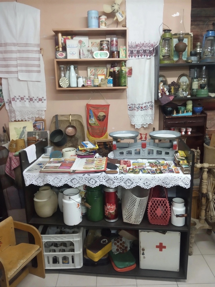 Зона торговли в музее советского детства. Здесь каждый может почувствовать себя продавцом или покупателем той эпохи.