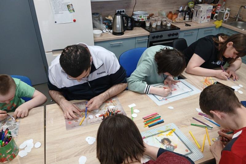    Фото в материале пресс-службы «ВИЗ-Стали». Воспитанники центра «РадиДетей»