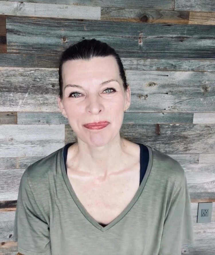 ФОТО: Instagram Миллы Йовович (запрещенная в России соцсеть; принадлежит компании Meta, признанной экстремистской организацией и запрещенной в РФ)📷
