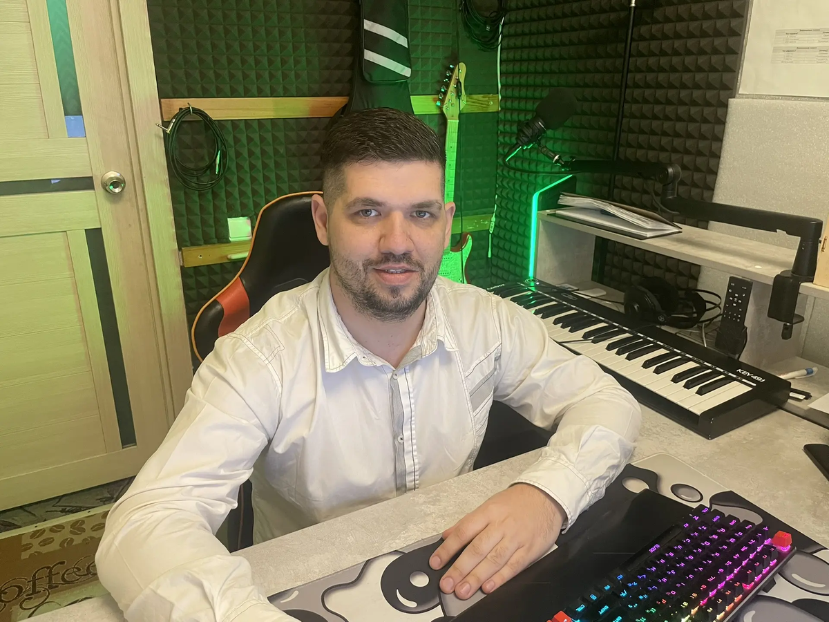 Наши дни) Серьезный такой, ахаха.