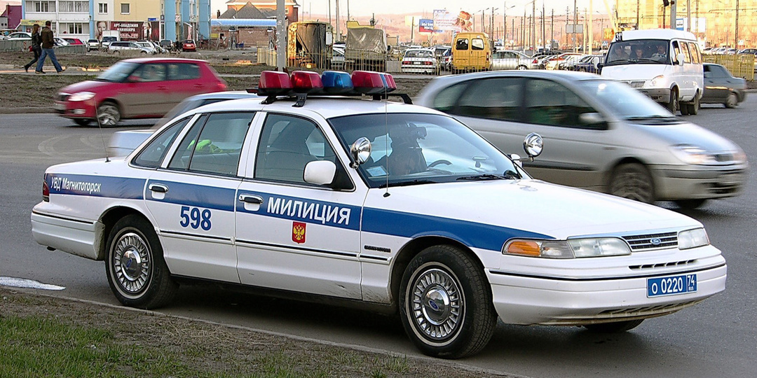 Зачем в 90-е российская милиция закупала "шерифские" Ford Crown Victoria и почему от них отказались