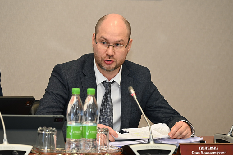    Олег Пелевин: «В прошлом году на высокой базе продолжили расти инвестиции. Инвестиции — это в том числе инвестиции в технологии и оборудование».   
Фото:  gossov.tatarstan.ru