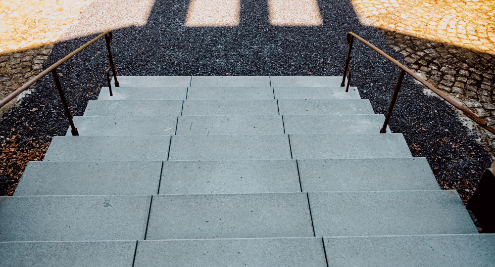 Как правильно выбрать уличное напольное покрытие: материалы и характеристики