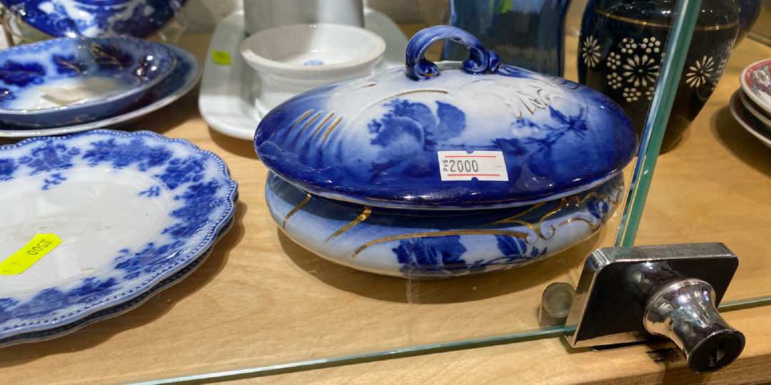 Чем богаты казанские антикварные лавки: европейский и советский винтажный фарфор и хрусталь