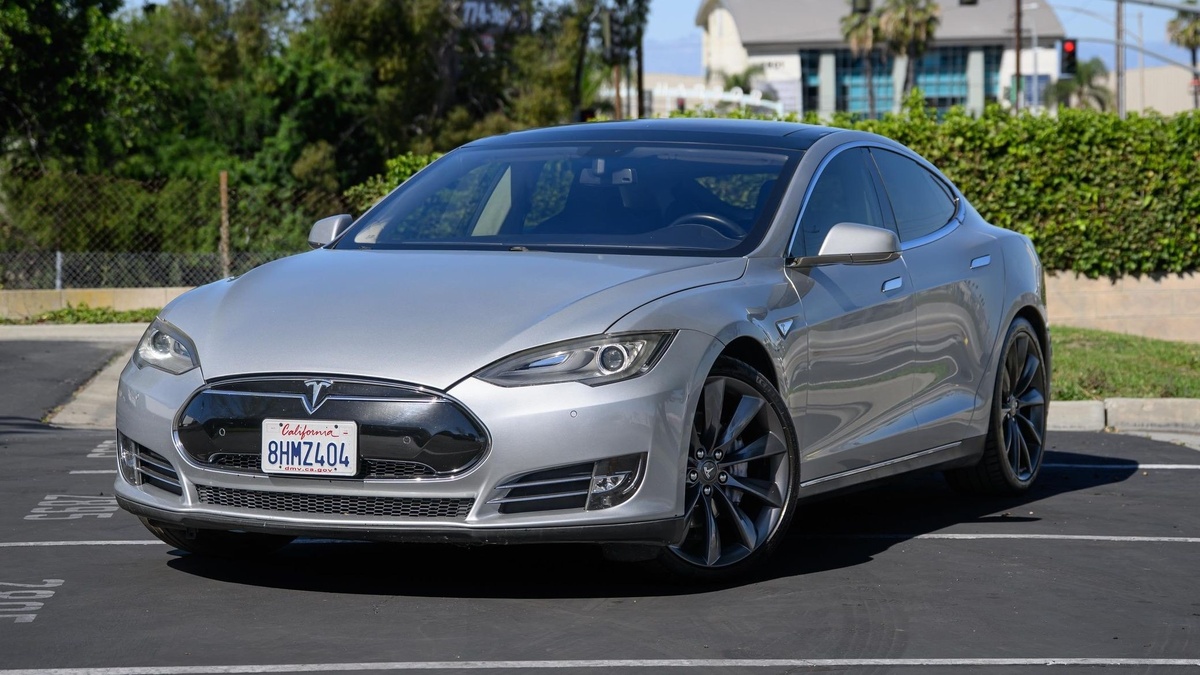 Tesla Model S P85+ 2014