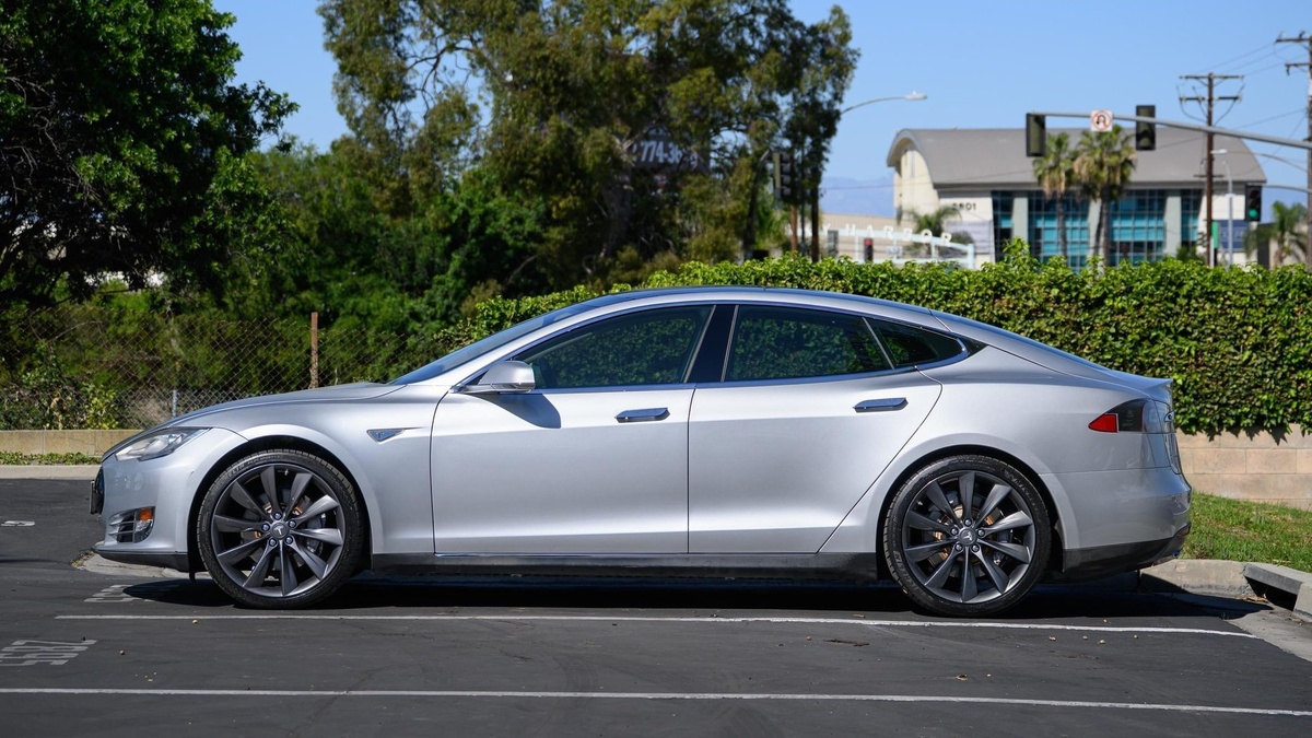 Tesla Model S P85+ 2014