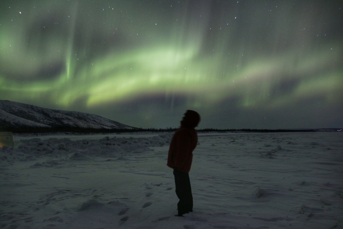 Северное сияние около посёлка Усть-Куйга в Якутии