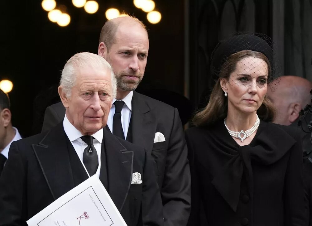 Король Карл III, принц Уильям и принцесса Кейт