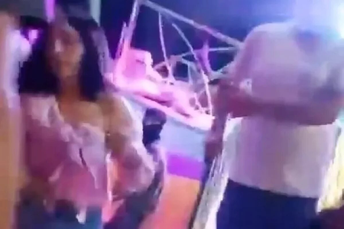    Мексиканец поймал женщину, вылетевшую из несущегося на скорости аттракциона