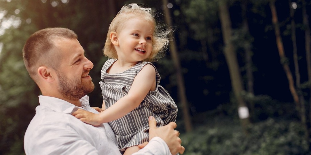 Психолог: как отец формирует женскую идентичность и самооценку дочери