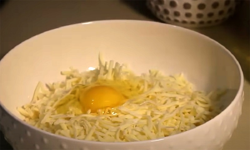 Ленивые хачапури за 15 минут: сочная сырная лепёшка без хлопот
