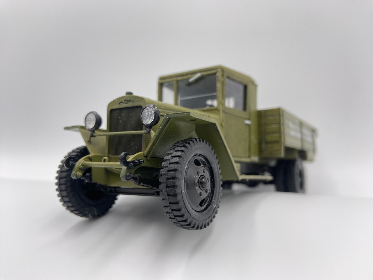 Стендовая модель советского среднетоннажного грузовика ЗИС-5В. Масштаб: 1/35. Производитель: "Звезда". Фото из личного архива автора, © 2026 год. Листайте вправо 👉 чтобы увидеть больше