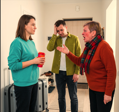 «Убирайся, этот дом куплен на мои сбережения!» — кричала свекровь. Но один документ лишил ее властного напора и всех накоплений