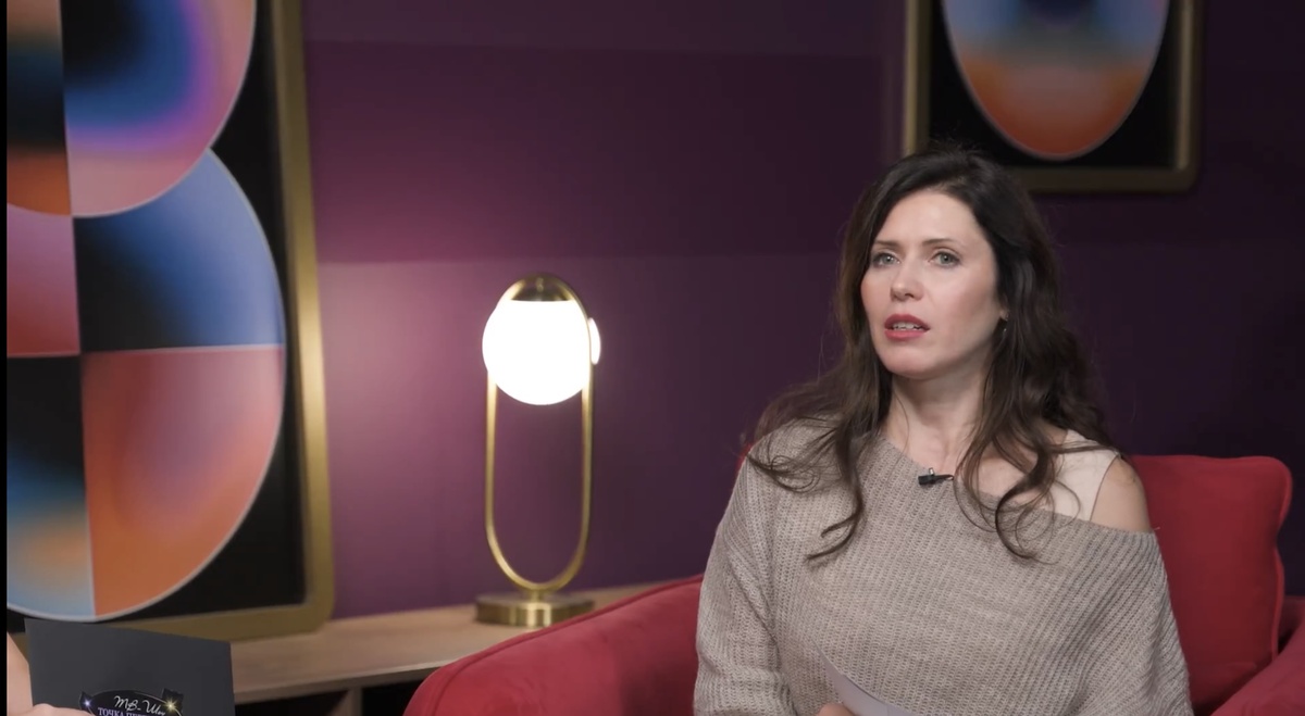 Екатерина Попова- финалист 2 сезона шоу «Точка перемен». Женский проводник, телесный терапевт.