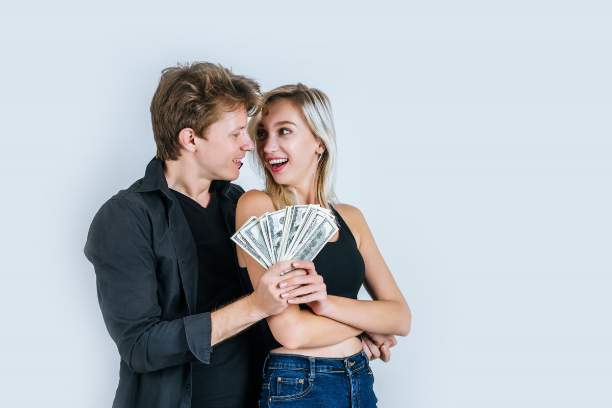    В России хотят платить за первое свидание. Фото: freepik.com
