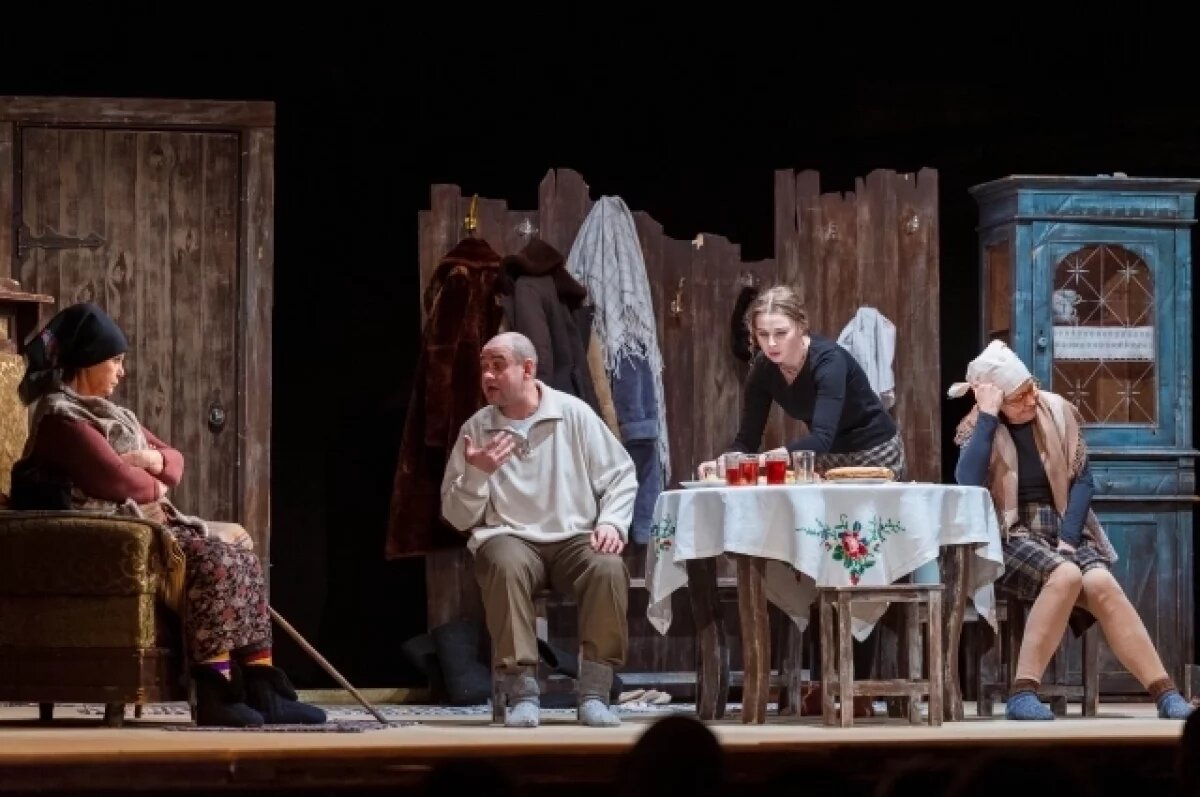    Современный свет появился в омском театре благодаря нефтепереработчикам