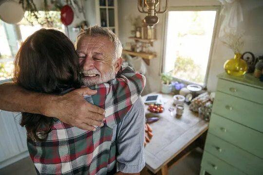 Претензии, принятие и прощение эмоции , которые есть в нас ... И когда родители ещё живы , лучше прожить вместе с ними ...