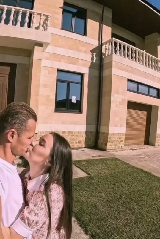   Дмитрий Тарасов с женой Анастасией Костенко