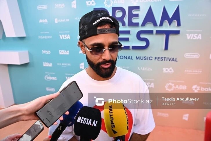 Блогер Гусейн Гасанов продал квартиру в «Москва-Сити» за пачку крекеров.