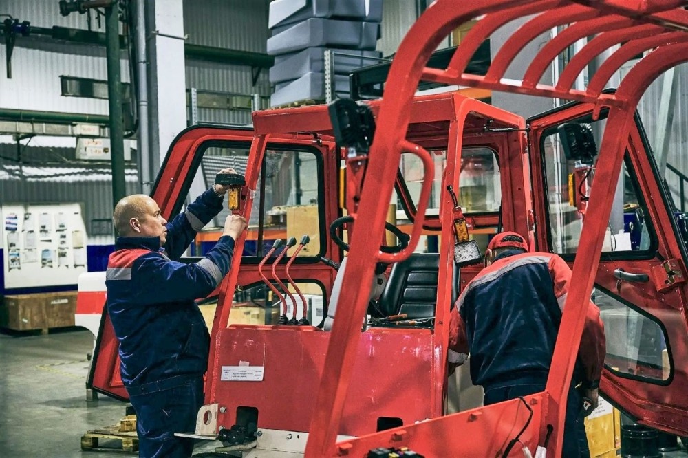     Чебоксарский ЗСА начнет выпускать тяжелые вилочные погрузчики