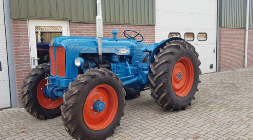 вот такой трактор -Фордсон Мейджор