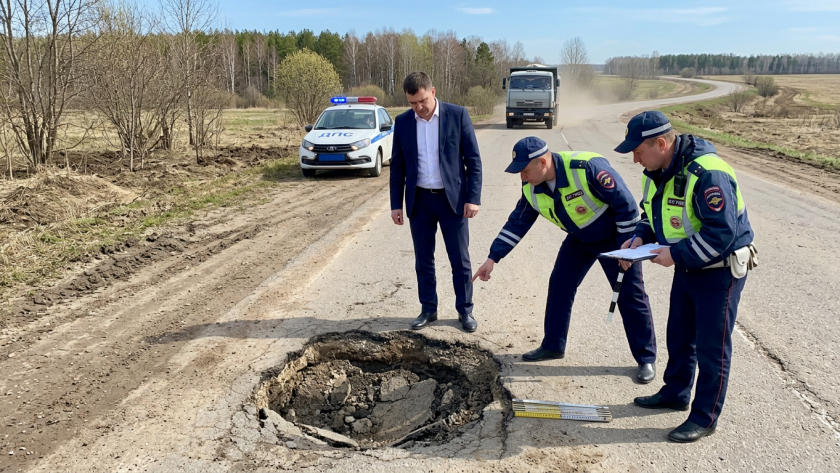 Ямы глубиной 12 см: прокуратура признала дороги Ибресинского района опасными