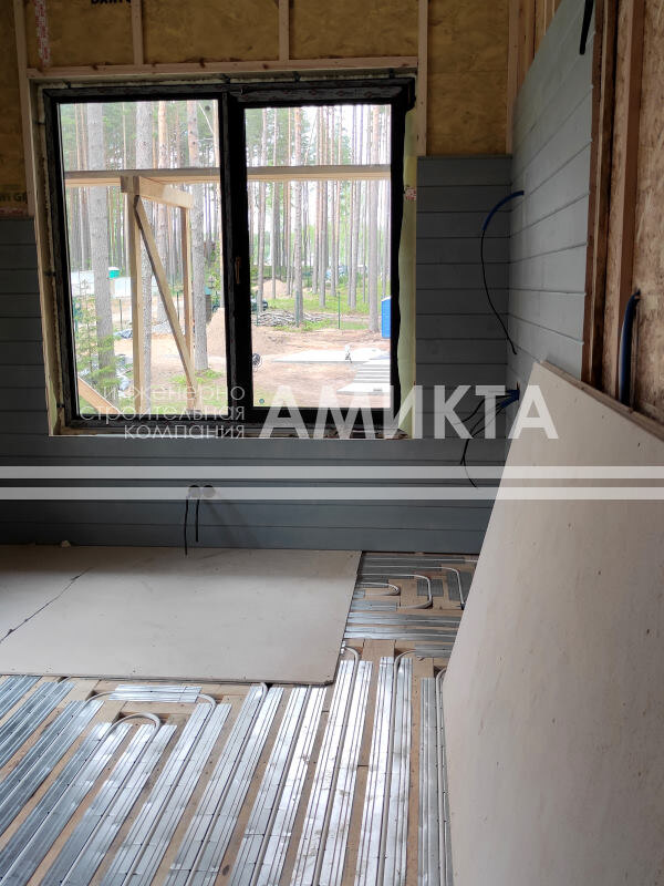 использовано изображение со страницы https://amikta.ru/articles/articles-otoplenie/vodyanoj-teplyj-pol-bez-styazhki-tekhnologiya-nastilnogo-montazha