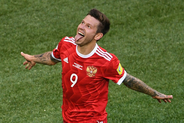 Федор Смолов радуется забитому мячу во время матча Кубка конфедераций-2017 по футболу между сборными России и Новой Зеландии в Санкт-Петербурге, 2017 год / Александр Вильф/РИА Новости   📷