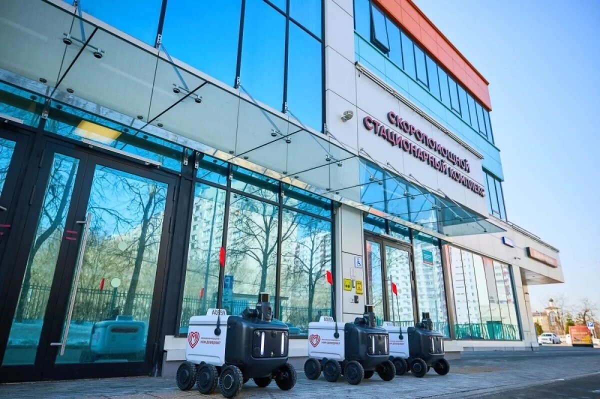    Собянин: в рамках нацпроекта в больницах Москвы появились роботы-доставщики