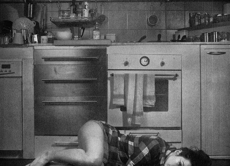 Почему чувствуете себя самозванцем в собственной жизни, даже когда всё не так уж плохо?