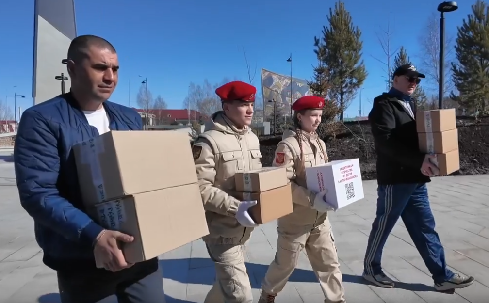    Подарки для подводников Черноморского флота передали дети Ханты-Мансийска в Новороссийск