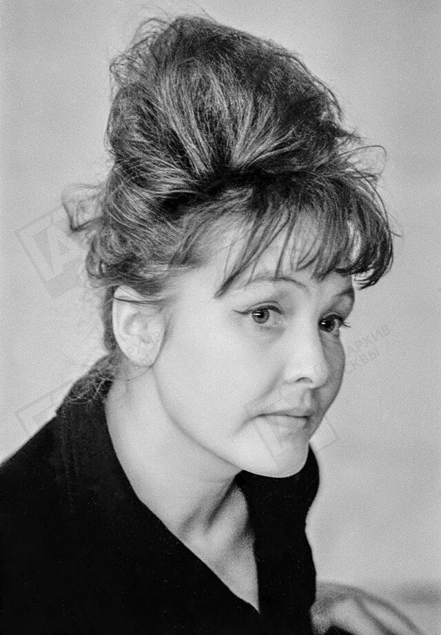 Белла Ахмадулина. Москва, 1960-е годы.
Атрибуция: Фото: В. Мастюков / Главархив Москвы / CC BY 4.0