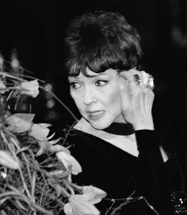 Белла Ахмадулина.
Атрибуция: Фото: Anastasiya Fedorenko / CC BY-SA 3.0