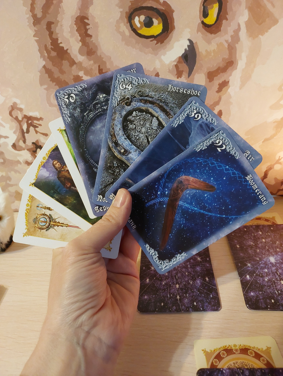 Тройка Жезлов. Паж кубков. Туз Мечей. Зеркало. Подкова. Воздух. Бумеранг.