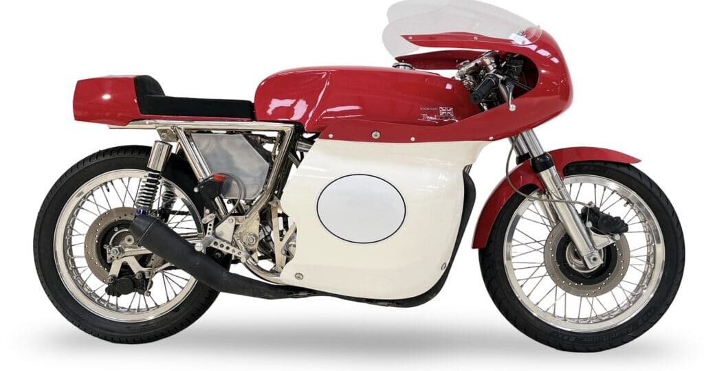 Редчайший зверь: на аукцион Bonhams выставили уникальный 8-клапанный Métisse-Triumph