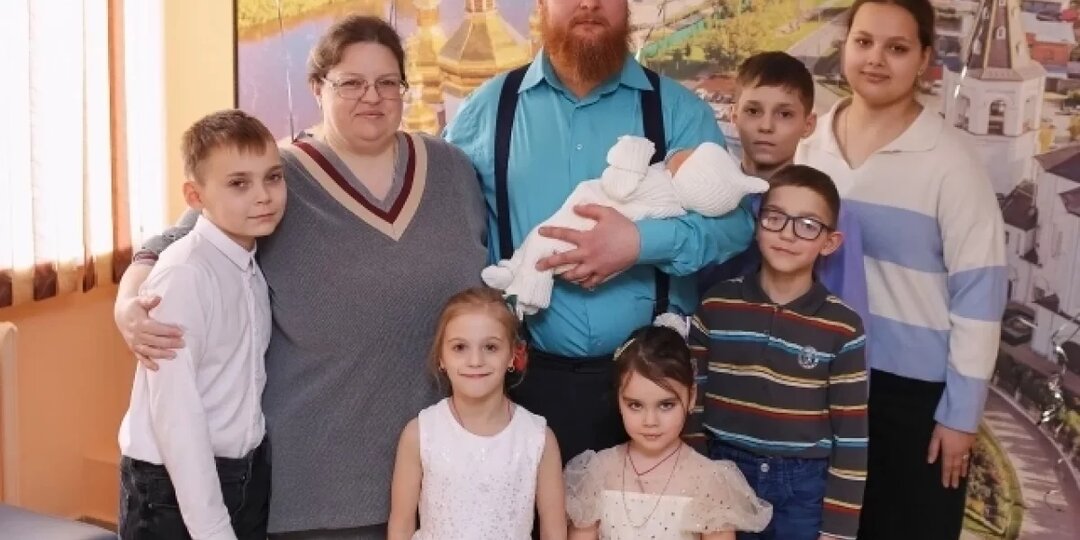 Вопреки диагнозу. В семье с 6 приемными детьми родился свой ребенок