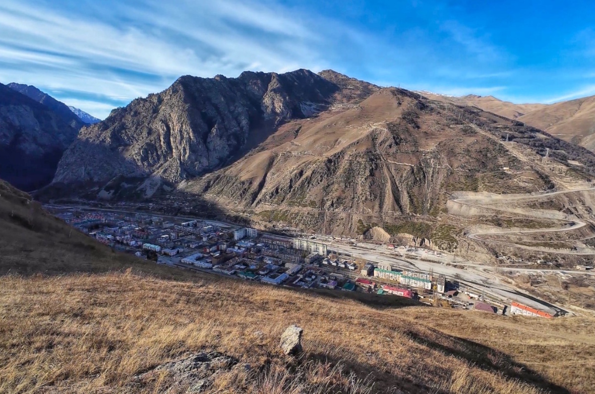 Тырныауз расположен на высоте 1307 метров над уровнем моря. Это третий по высоте город в Европе после Давоса и Бриансона с населением свыше 10 тысяч человек. Автор фото: Наталья Прокофьева.