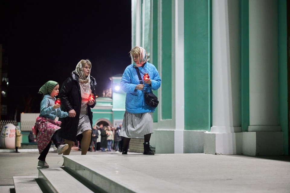    Многие стараются прибыть в храм еще поздно вечером накануне праздника. Николай ОБЕРЕМЧЕНКО