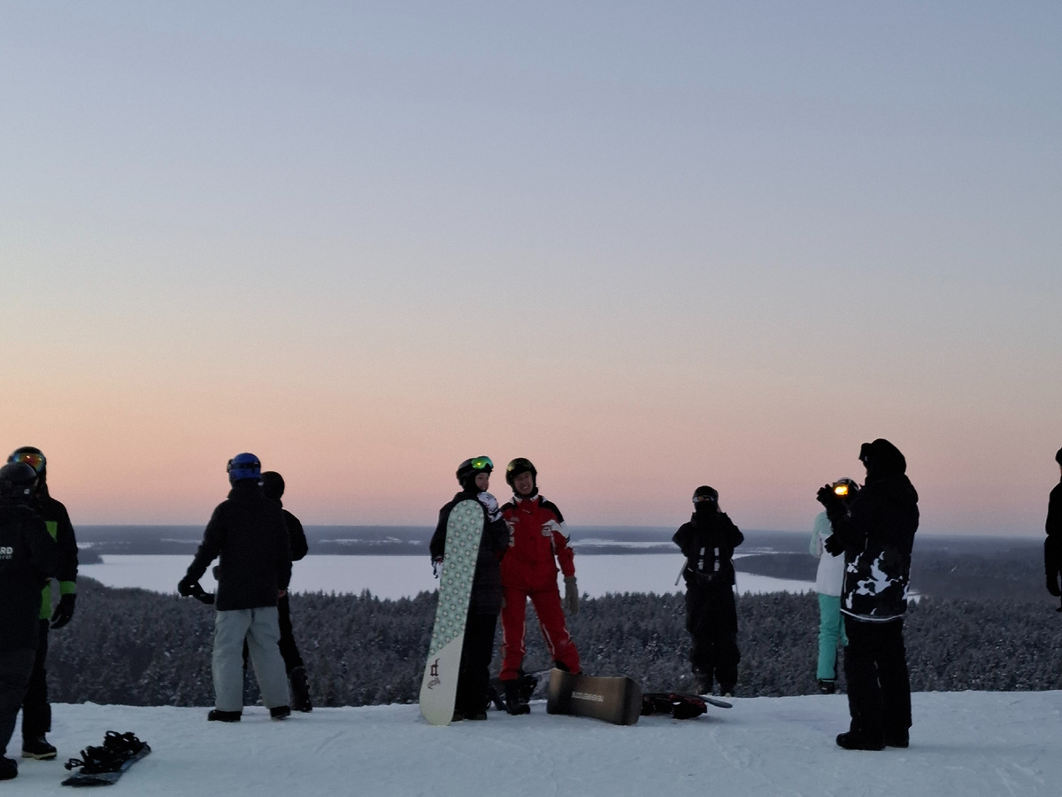 Курорт "Красное озеро" с видом на Красное озеро
