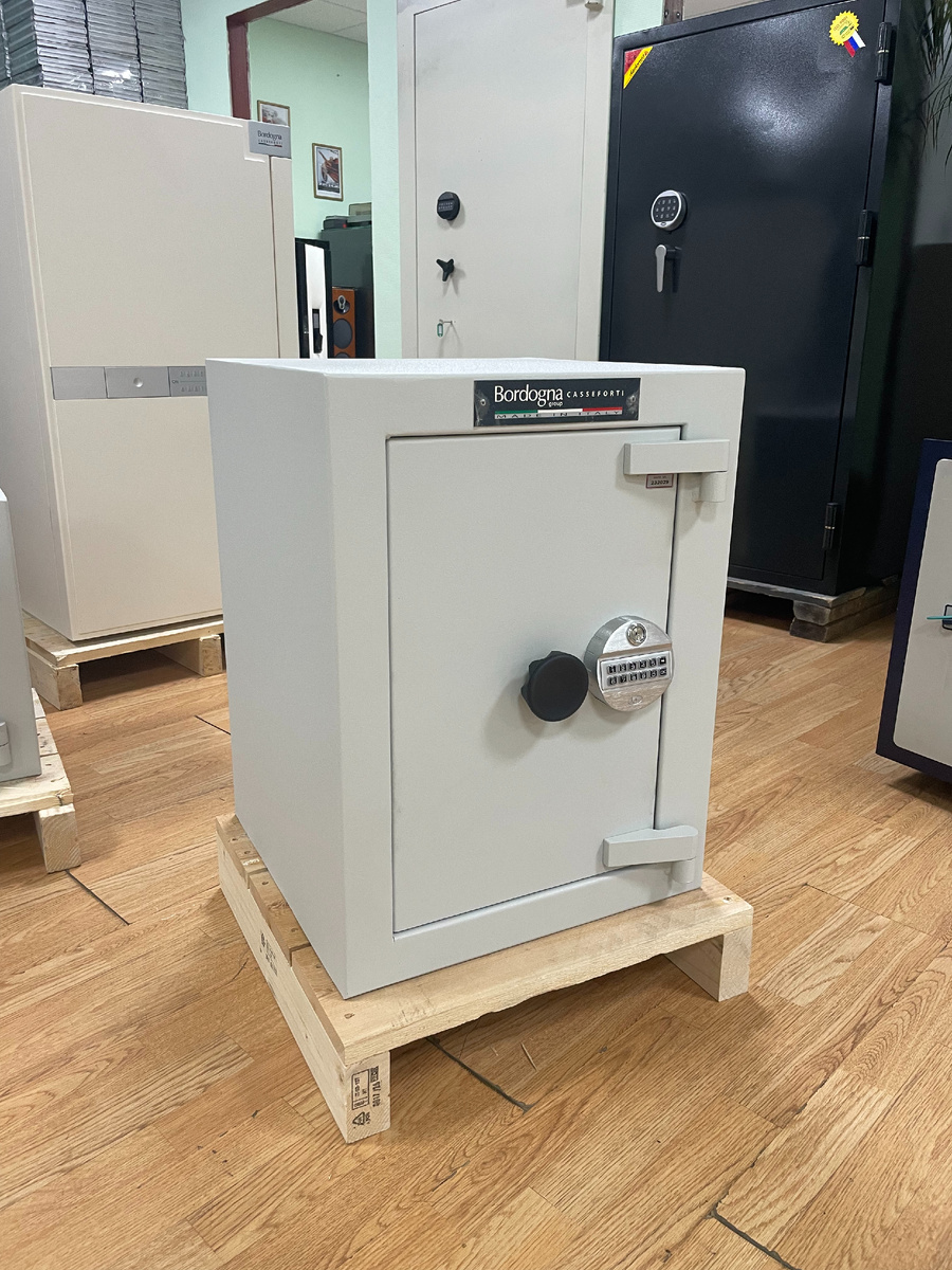 Horus 45E с профессиональным электронным замком и доп. отверстием к стене