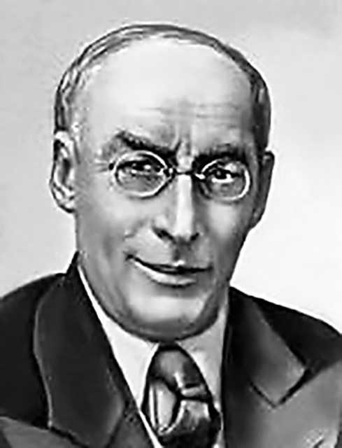    Революционер Владимир Антонов-Саратовский устанавливал советскую власть в Саратове, руководил Курском. Советский юрист и государственный деятель