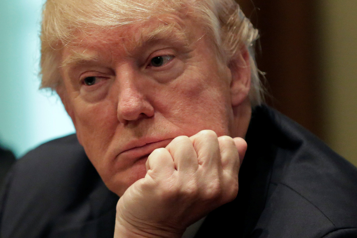 Трамп в глубокой задумчивости... Раньше надо было думать.