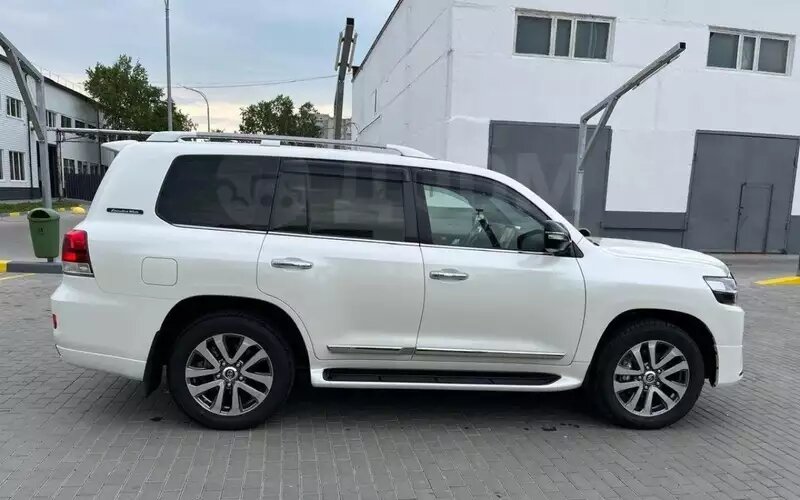 Toyota Land Cruiser 200📷
